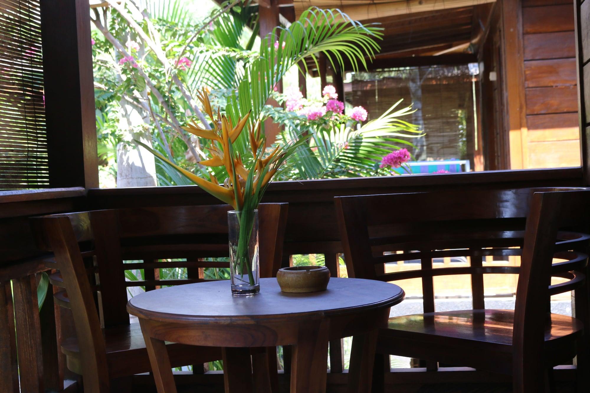 Color Cottage Gili Air Exterior photo