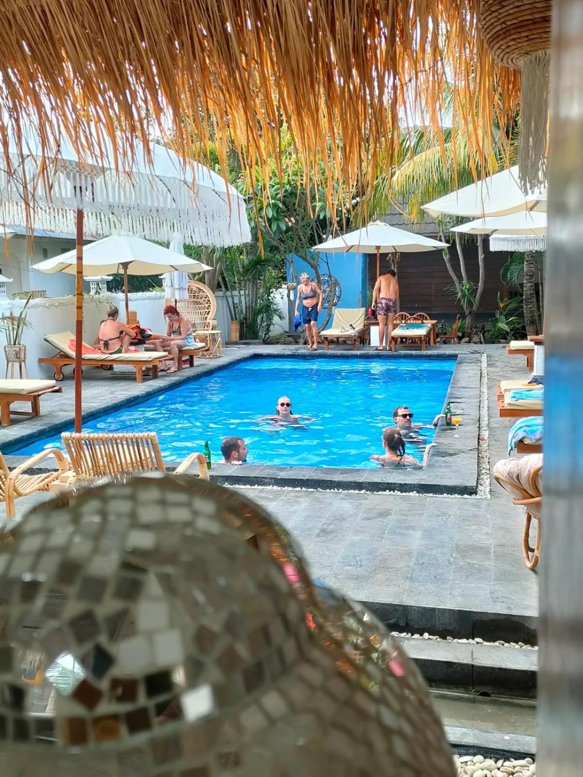 Color Cottage Gili Air Exterior photo